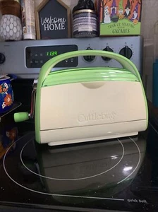 PROVO CRAFT "CUTTLEBUG"  DIE CUTTER & EMBOSSER MACHINE, Green Machine Only Wow - Picture 1 of 7