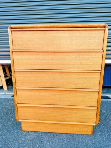Beautiful Mid-Century Danish Modern Kibaek Mabelfabrik Teak Highboy Chest Cover