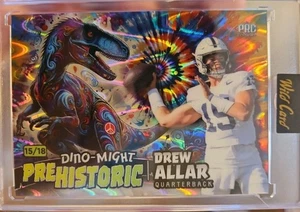 Comodín Dino-might Prehistoric Drew Allar 2024/18 Veloceraptor Penn State - Imagen 1 de 2