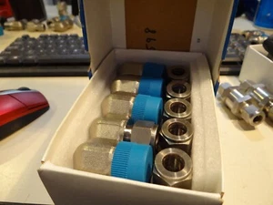SWAGELOK SS-810-2-12 MALE ELBOW TUBE FITTING 1/2" OD X 3/4" MALE NPT - Picture 1 of 3