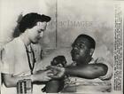 1954 Press Photo Dodgers' baseball player Roy Campanella & nurse at hospital, NY