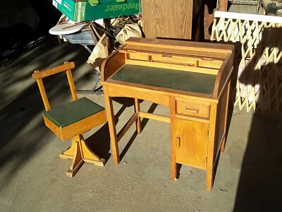 Escritorio y silla vintage de cuero con tapa enrollable para niños Taylor England educación escolar  Foto 1 de 4