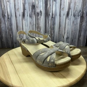 Sandalias Dansko Temporada Talla 41 EE. UU. 10,5-11 Usadas Tacón Madera Plateado Dorado - Imagen 1 de 6