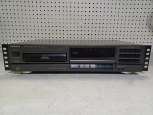 VINTAGE Technics CD Player SL-PG340 MASH - POWERS ON, DOES NOT PLAY, PARTS - Picture 1 of 14