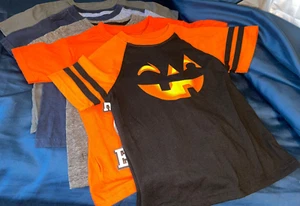 ^5 qty BOYS short sleeved T-SHIRTS GILDAN, AC DC, GARAN size 4 & 5 pre-owned - Picture 1 of 9