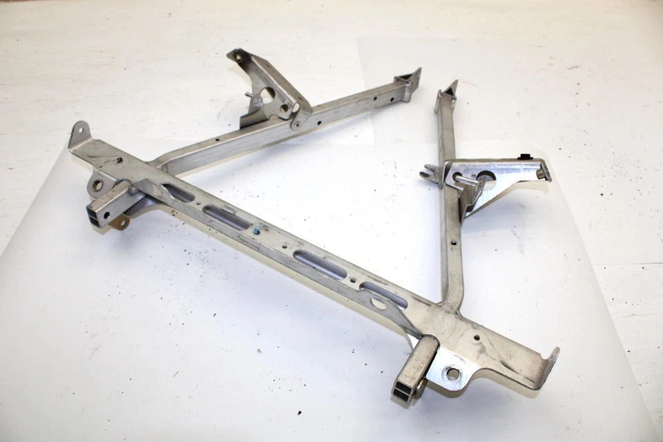 Ski-doo Summit 800 2005 OEM Upper Cross Member 518324739 SS114 Foto 1 de 4