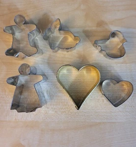 6 Vintage Small Cookie Cutters - Picture 1 of 7