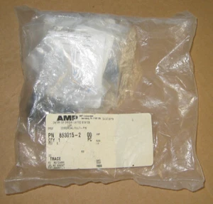 AMP 863015-2 High Voltage 2 Pin Circular Connector Plug, Pin and Receptacle Kit - Picture 1 of 1