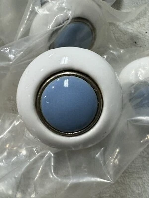 Cabinet Pull Knob White With Blue Center Lot Of 6 Quantity 6 Foto 1 de 2