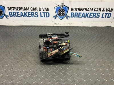 PEUGEOT PARTNER 2009 - КОРОБКА ПРЕДОХРАНИТЕЛЕЙ 9666700480 - Изображение 1 из 4