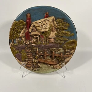 Vintage - Chalkware Cottage 3D Plakette Teller - Bild 1 von 4