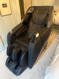 Black Insignia Zero Gravity Full Body Massage Chair - Picture 1 of 2