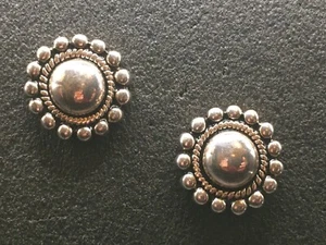 Vintage Airess .925 Sterling Silver Large Flower Puffy Post Earrings EUC - Foto 1 di 1