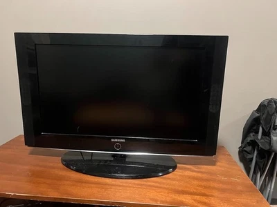 SAMSUNG 32 INCH 720 HD LCD MULTISYSTEM TV -- AMAZON FIRESTICK COMPATIBLE [USED] - Image 1 of 3