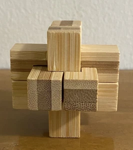 3D Bamboo Brain puzzle Knotty 2" X 2" X 2" - Picture 1 of 6