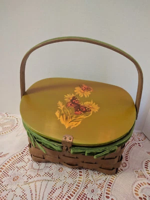 BOLSO CESTA VINTAGE TAPA MADERA CON BISAGRAS CON MARIPOSA Y CINTA DE TERCIOPELO VERDE Foto 1 de 4