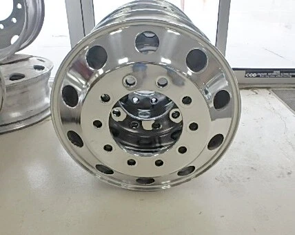 ALUMINUM 22.5 HUB PILOT HIGH POLISHED 8.25 WIDE FRONT WHEELS USED - Image 1 of 1