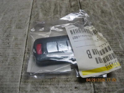 Genuine Mitsubishi OEM 8637A316 Key Fob - Image 1 of 3