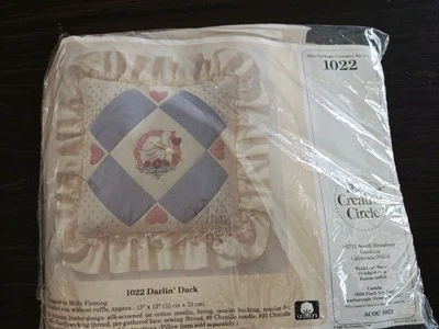The Creative Circle 'Darlin Duck' Quilt Pillow Kit Ruffle No 1022, VTG 1989 - Image 1 of 4
