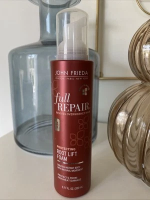 John Frieda Reparación Completa Protectora Lifting Espuma Protección Instantánea contra el Calor Corporal Foto 1 de 3