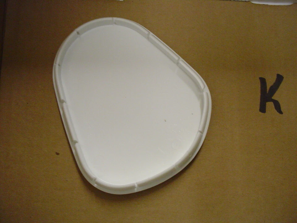 *1EA ENCHUFE HONDA OEM PARA PROTECTOR DE PIERNAS COLOR NO CORRECTO C70 1982-1983 (268K) Foto 1 de 1