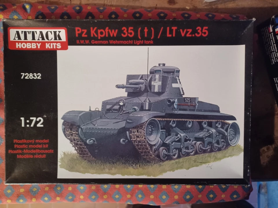 ATTACK 72832 - PzKpfw .35 (t)  - plastic kit 1/72 - Immagine 1 di 1