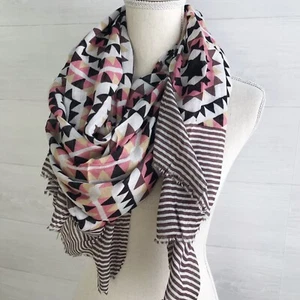 Sole Society - Pink multicolor geometric viscose blanket scarf  - Picture 1 of 3