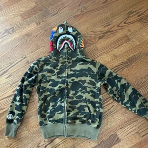 Bape 1st Camo Shark Full Zip Hoodie Green size Medium - Picture 1 of 10