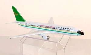 China Yunnan Airlines B-2568 Druckguss Flugzeug, 7 1/2 Zoll lang, fehlender Ständer - Bild 1 von 7