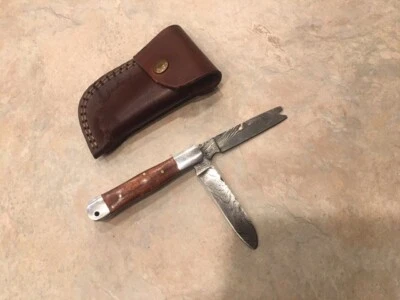  HAND MADE DAMASCUS TWO BLADE FOLDING POCKET KNIFE - NON LOCK Walnut wood stocks - Image 1 of 4