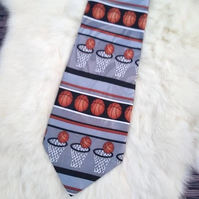 Corbata Fratello hecha a mano con estampado de aros de baloncesto 4"x58"  Foto 1 de 4