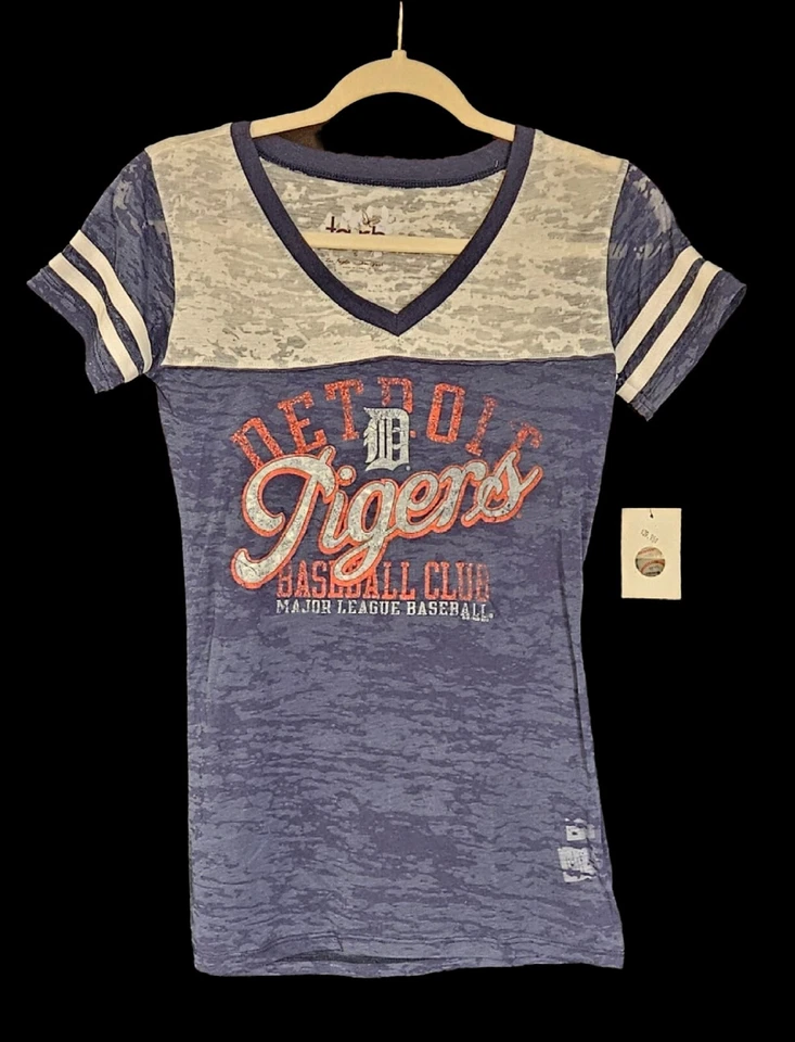 Touch Brand Detriot Tigers Women’s V-Neck T-Shirt Size: Small NWT - Image 1 of 1