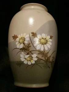 Vintage Otagiri Japan hand decorated  Daisies vase 6.5 inches tall good  - Picture 1 of 8
