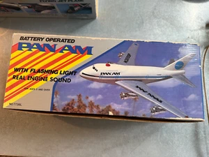 PAN AM BOEING 747 TOY FLYING JET PLANE VINTAGE 1980s BATTERY OPERATED OPEN box - Picture 1 of 8