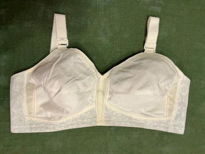 Playtex 18 Hour Wirefree Bra - Style # 42 - Size 42-44D - Fast Shipping - Image 1 of 4