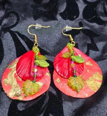 Уникальные декоративные серьги из розового лозы с чешуйчатым лепестком ручной работы позолота 18 карат - Изображение 1 из 4