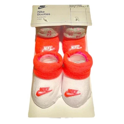 NIKE Newborn Infant Booties 0-6 Months NEW 2 Pair Pack Hot Pink And White - Image 1 of 4