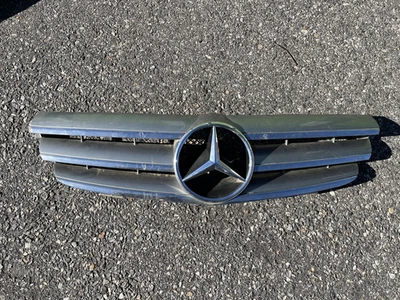 Conjunto de parrilla superior Mercedes CLK320 CLK430 CLK500 2003-2009 Foto 1 de 4