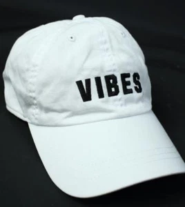 Sombrero de béisbol Victoria's Secret con logotipo de vibraciones rosa playa algodón blanco nuevo con etiquetas - Imagen 1 de 2