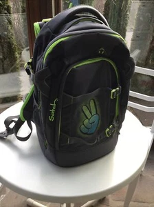 Schulranzen Satch gebraucht grau/neongelb mit Graffiti „Peace“ besprüht. Wie Neu - Bild 1 von 4