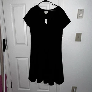 Neu mit Etikett Maeve Anthropologie schwarzes kurzärmliges Fit and Flare Midi-Kleid Größe XL - Bild 1 von 6