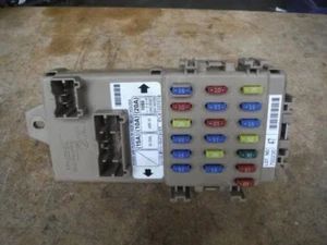 07 SUBARU IMPREZA SEDÁN INTERIOR RELÉ DE FUSIBLES CAJA BLOQUE DE CONEXIONES - Imagen 1 de 12