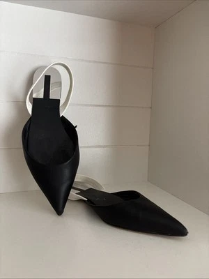 #ZARA colección básica mujer negro con correa blanca tacón plano talla 36 Foto 1 de 4