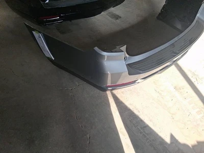 Para-choque traseiro Chevrolet Suburban 1500 2026 3126317 - Imagem 1 de 3