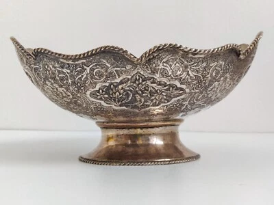 Coupe orientale ciselée sur pied en argent 84  – XIXe / début XXe siècle – - Photo 1/4