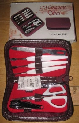 Kit manicura tamaño viaje, marrón Foto 1 de 4