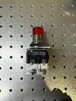 Eaton Cutler Hammer 10250T/91000T E34 Red Illumin Push Button Full V.24 AC DC - Image 1 of 3
