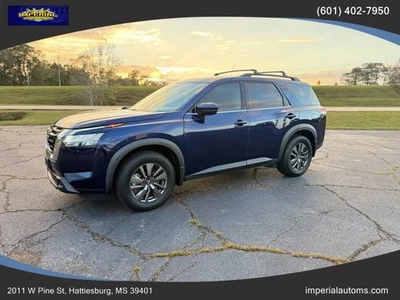 Nissan Pathfinder SV 2022 deportivo utilitario 4P Foto 1 de 4