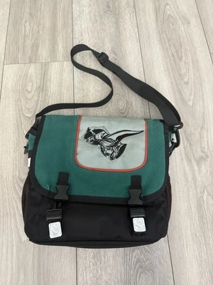 Nintendo Wii Legend of Zelda Hylian Shield Verde Bolso Mensajero Estuche de Transporte Foto 1 de 4