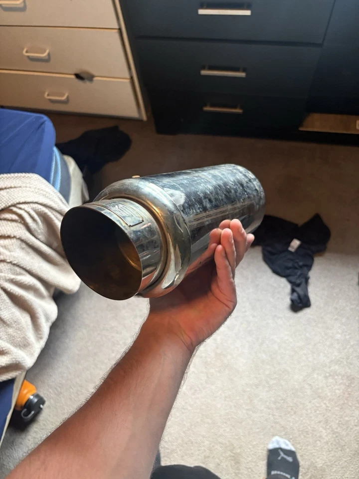 Silenciador redondo universal soldado DC Sports EX-5016 - 2,25" entrada - 3,25" 5" punta inclinada Foto 1 de 4